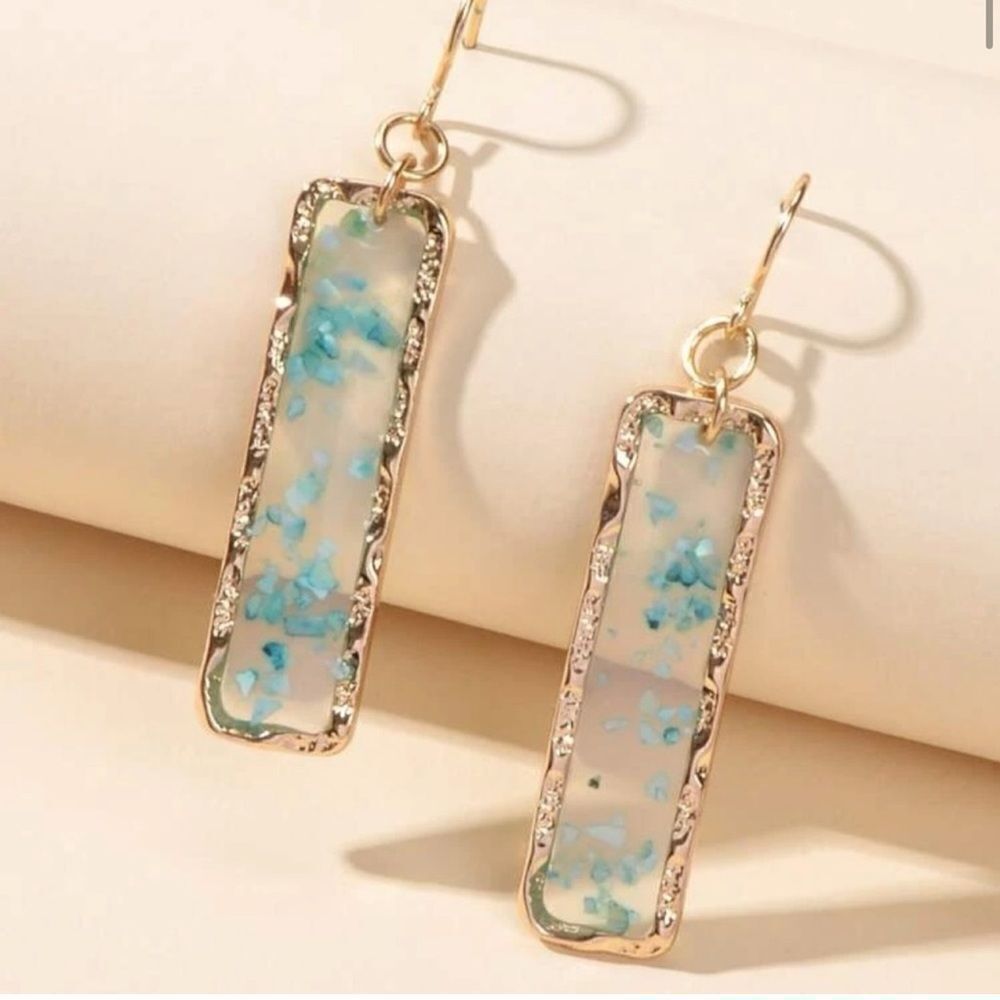 NEW Gold Tone Retangular Clear Speckled Blue Earrings